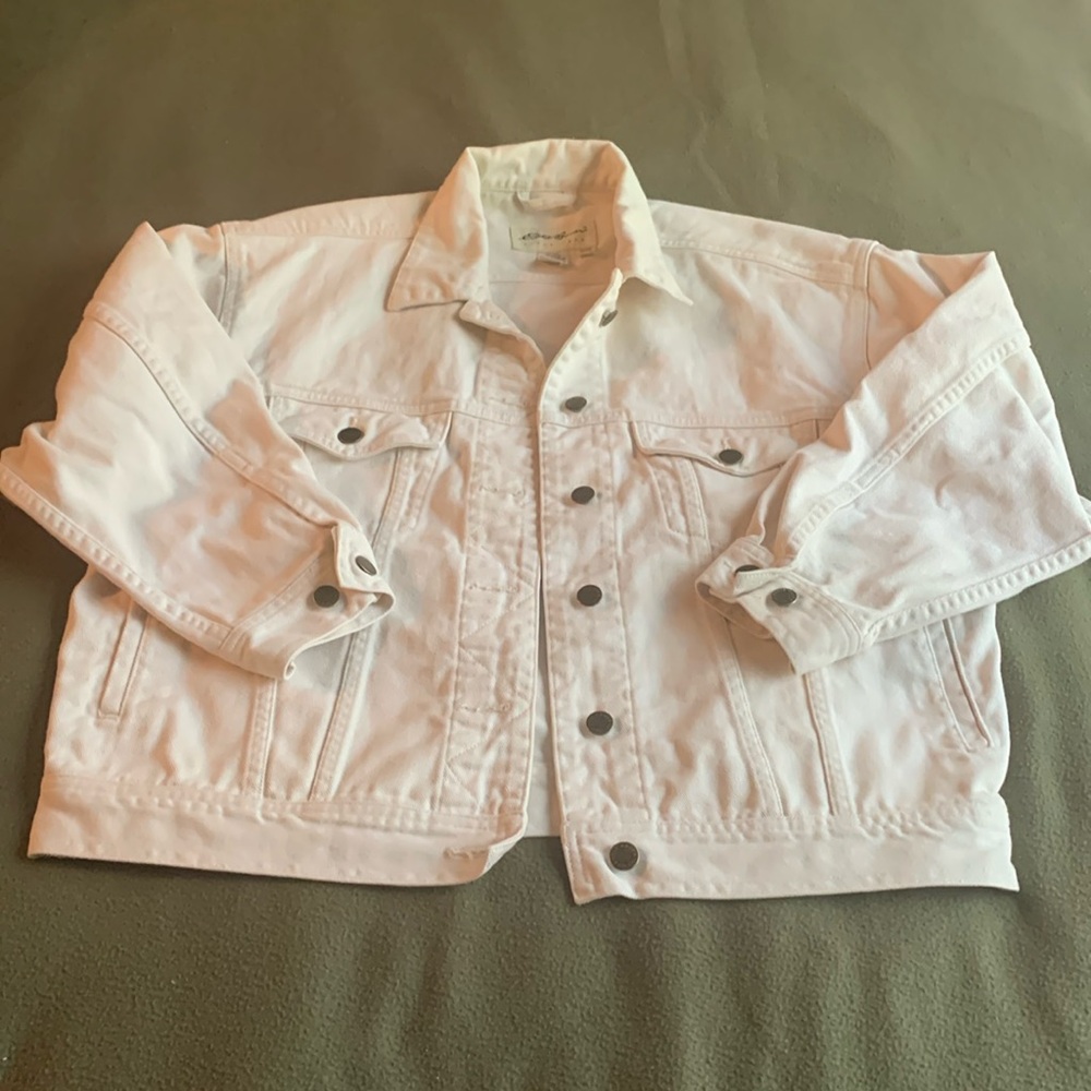 Eddie Bauer cream color denim jacket. Size medium. 100% cotton. Has been washed